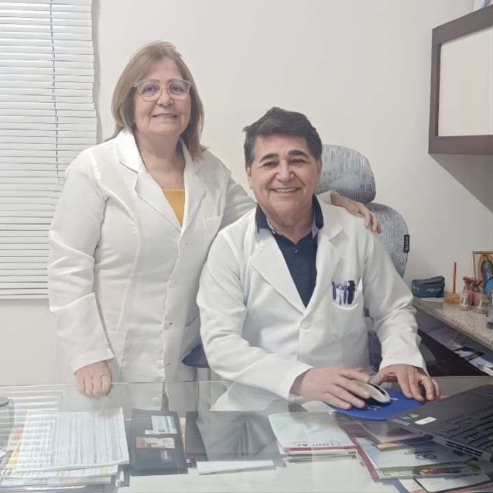 Dra. Giovana Melo e Dr. Jordane Melo no consultório