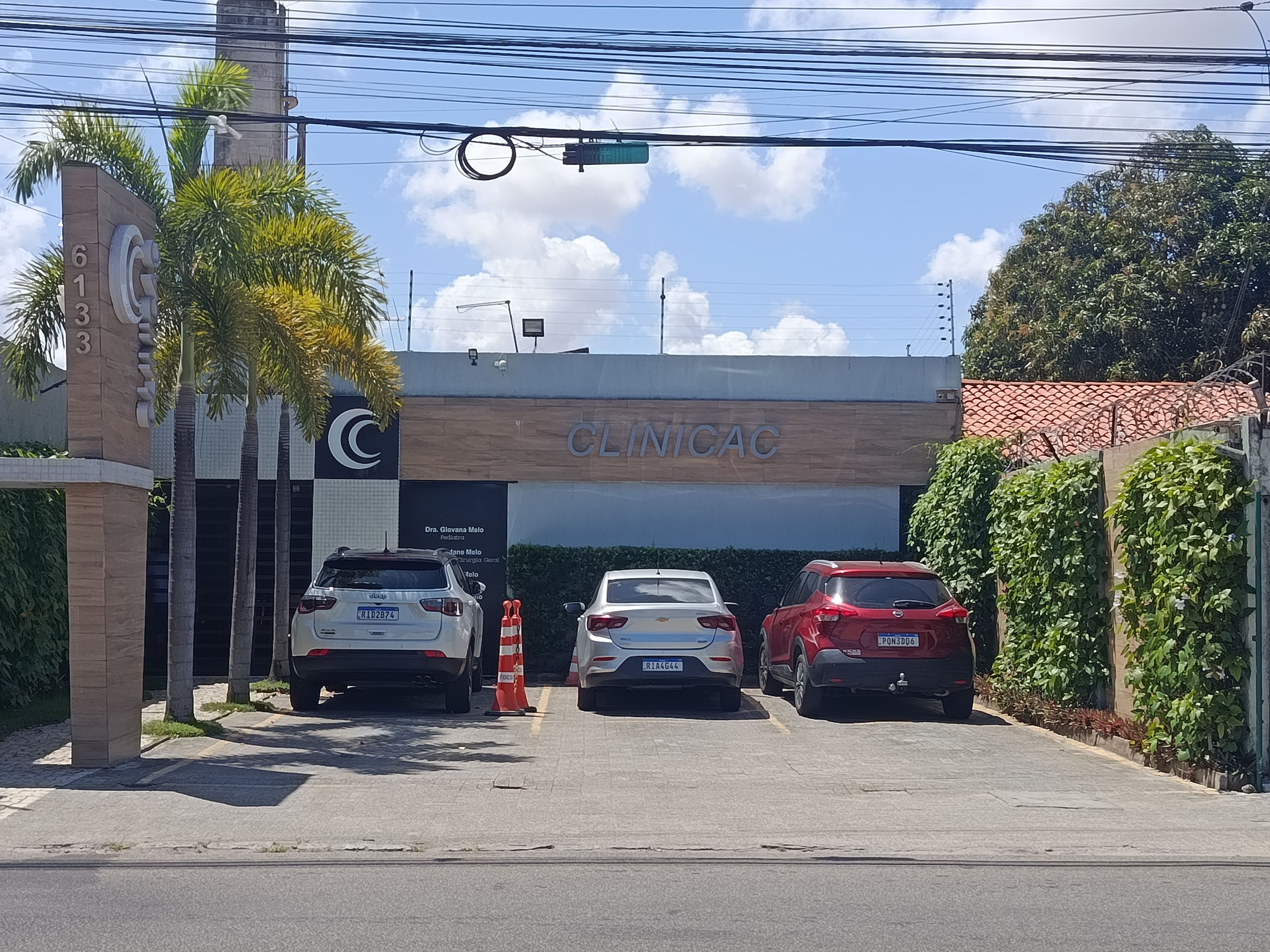 Estacionamento da Clinicac, localizada na Rua Teodomiro de Castro, Álvaro Weyne, Fortaleza