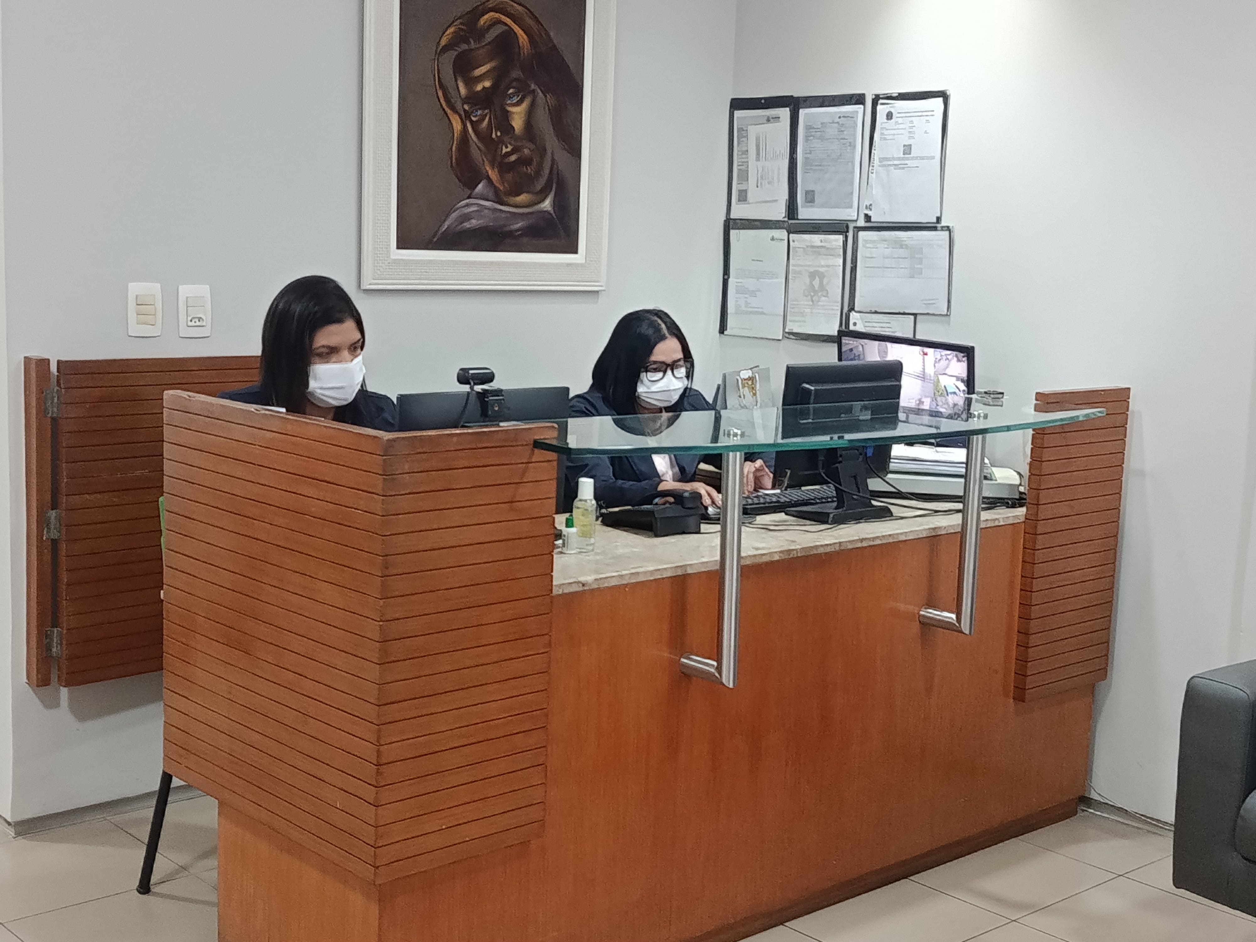 Recepção da Clinicac, localizada na Rua Teodomiro de Castro, Álvaro Weyne, Fortaleza